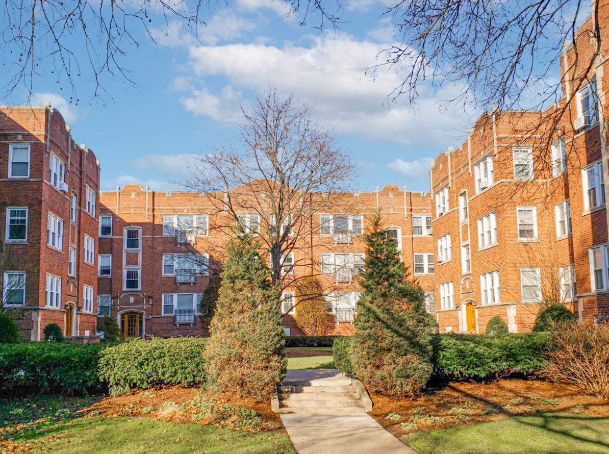 Connect Chicago & Midwest Evanston Apartments Fetch Nearly 175K Per